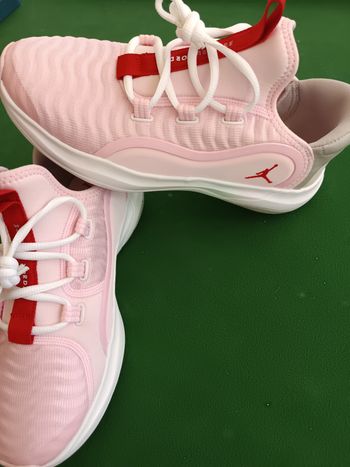Basket Jordan easyon pointure 40 neuf