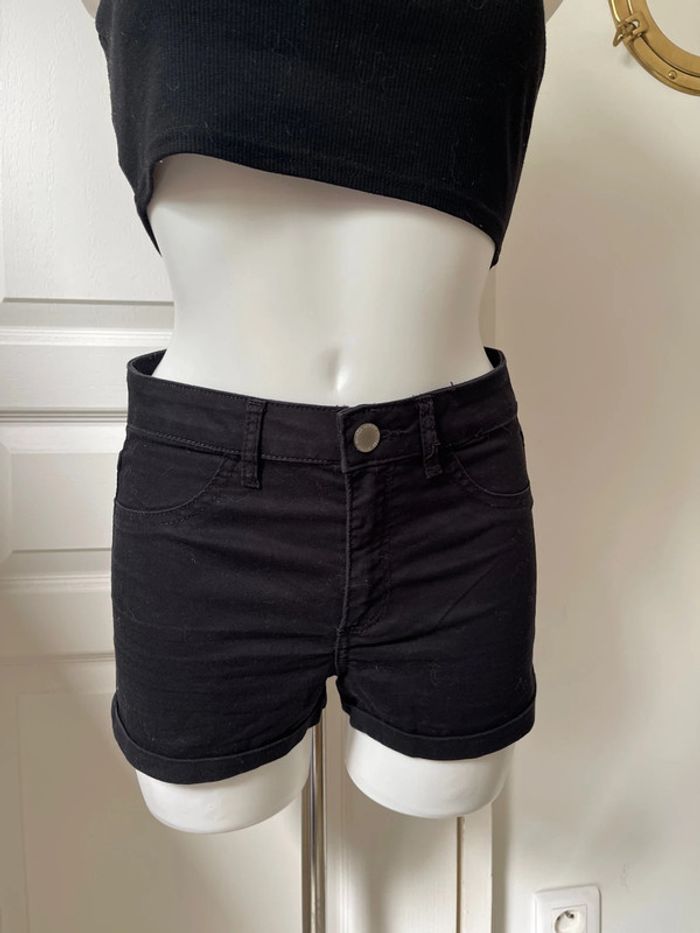 Short noir - photo numéro 3