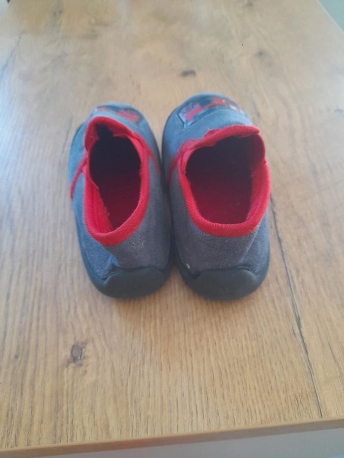 Une paire de chaussons - photo numéro 2