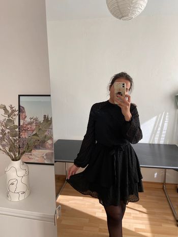 Petite robe noir à volants / Taille 36