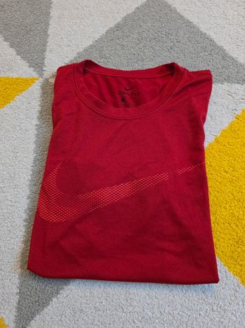 Tee-shirt Nike couleur rouge Taille S