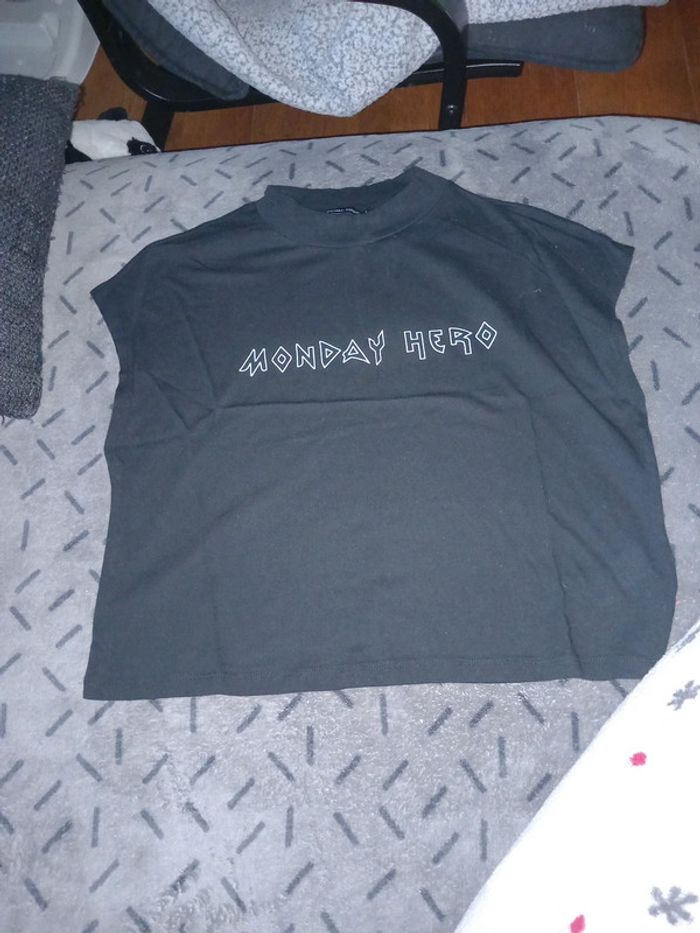 T-shirt taille l bershka - photo numéro 1