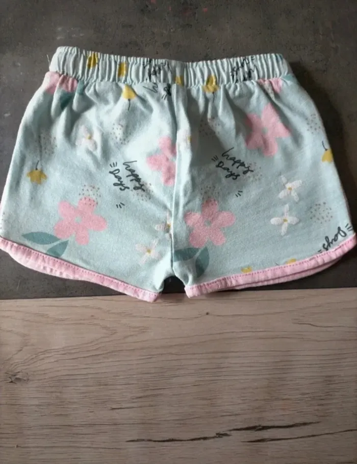 Shorts 9 mois ( 71 cms) - photo numéro 7