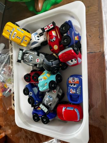 Lot de petites voitures