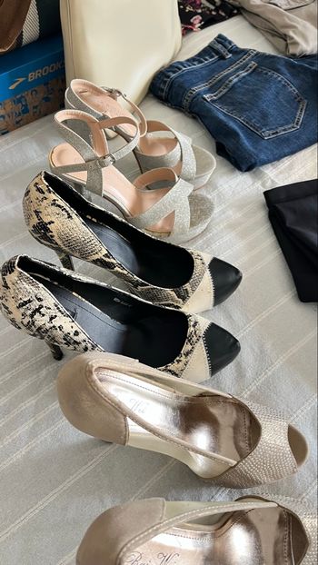 Lot de vêtements , sacs et chaussures