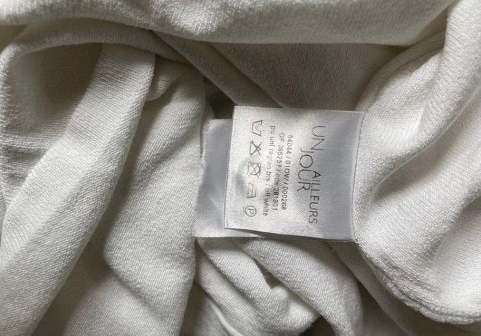 Haut Un JourAilleurs - photo numéro 5