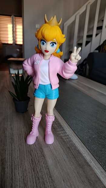 Figurine Princesse Peach Urban  Vibes  Fan Art