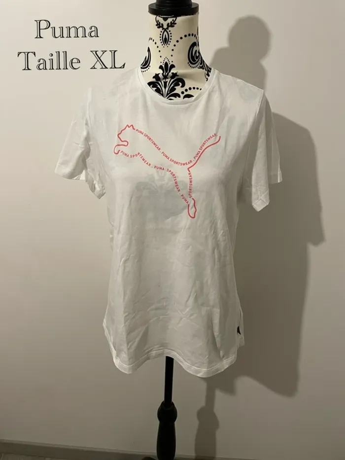 T-shirt Puma blanc logo rose neuf taille XL