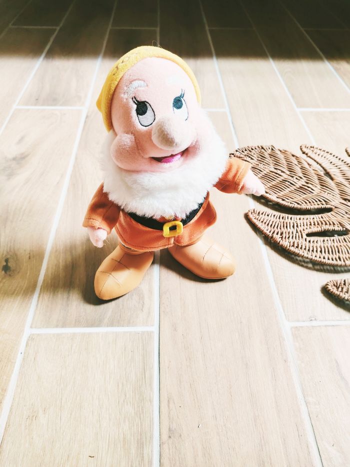 🧸Peluche/doudou nain Joyeux Blanche neige et les sept nains Disneyland