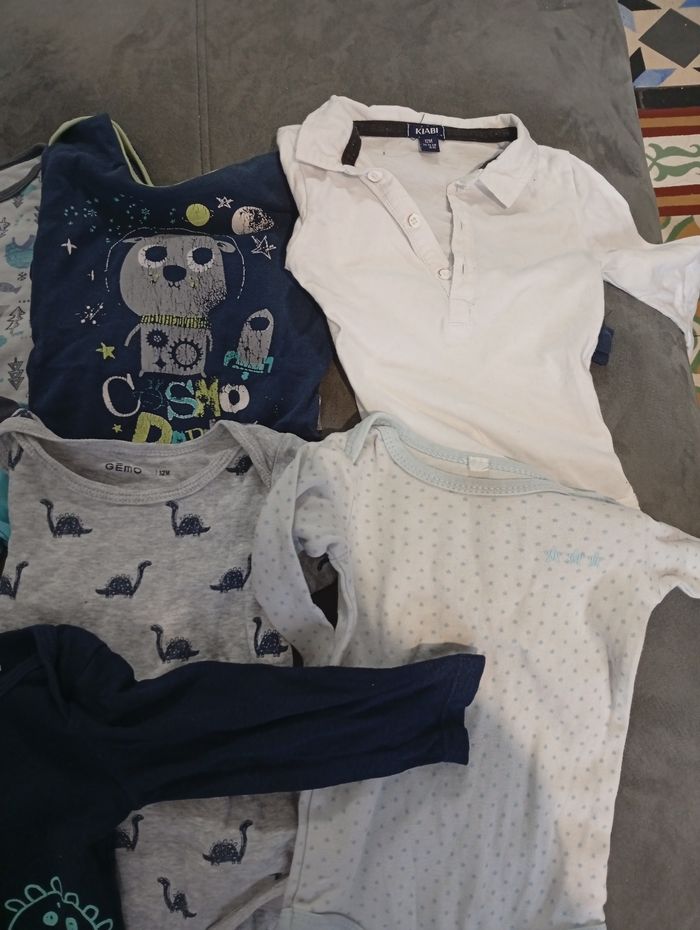 Lot bodies 12 mois - photo numéro 2