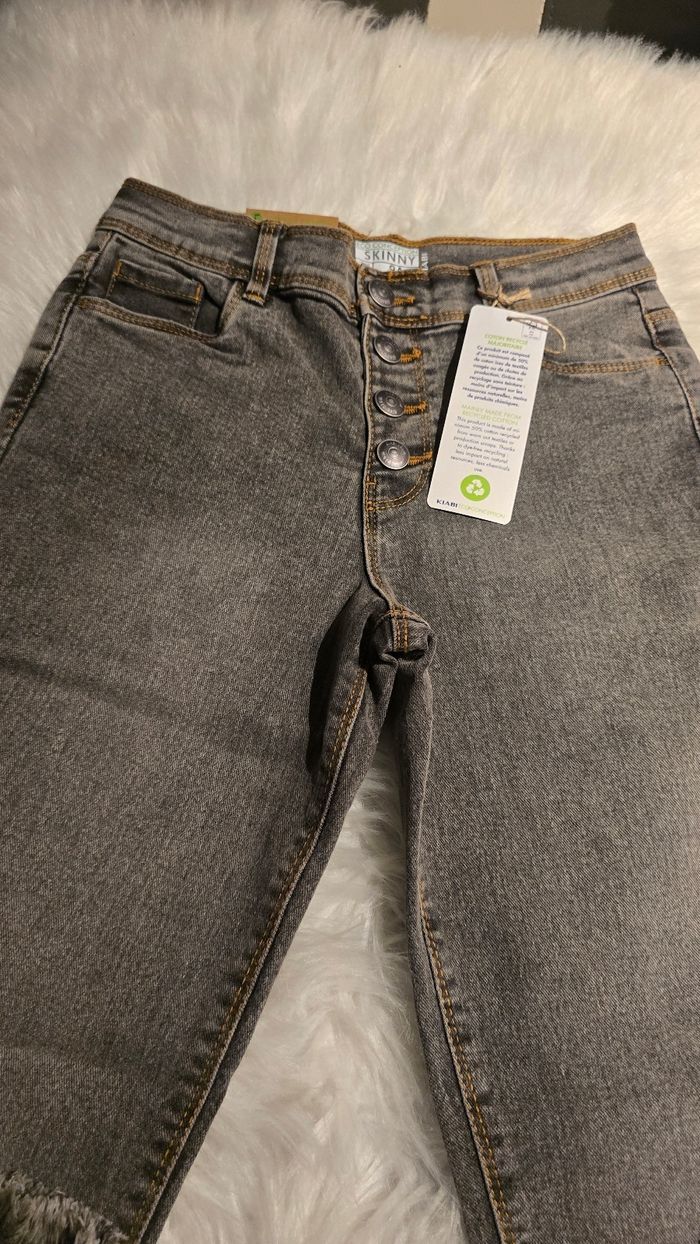 Neuf (non porté) 🏷🥰😍 jeans skinny 9 ans fille 😍🥰 - photo numéro 3
