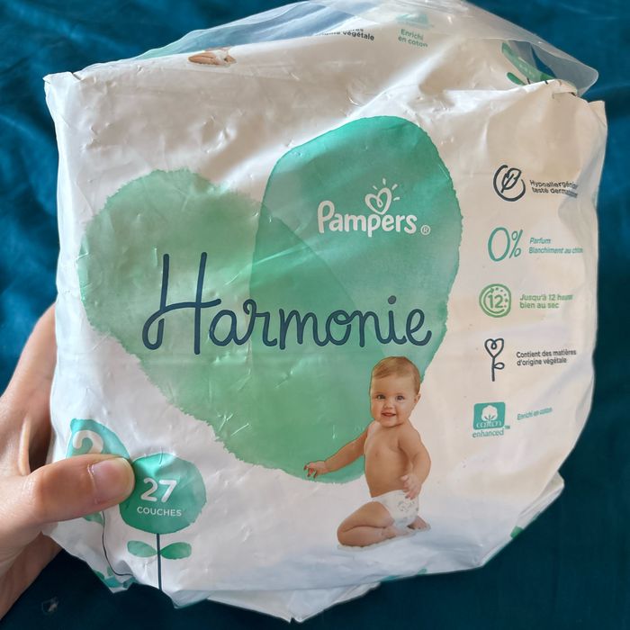 25 couches pampers taille 2