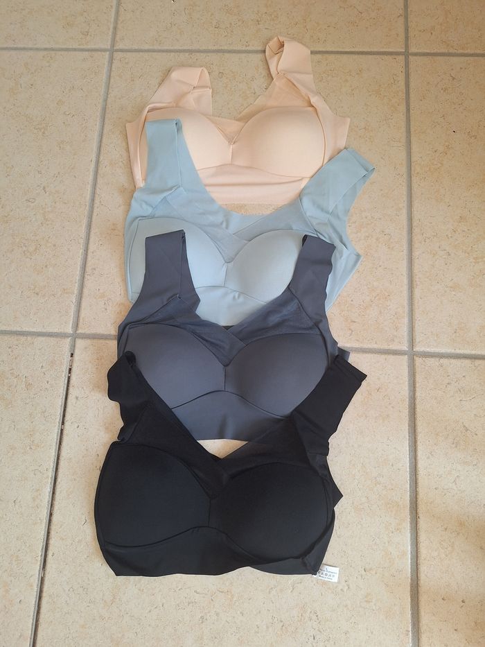 Lot 4 soutiens-gorge coques amovibles / taille L / NEUFS
