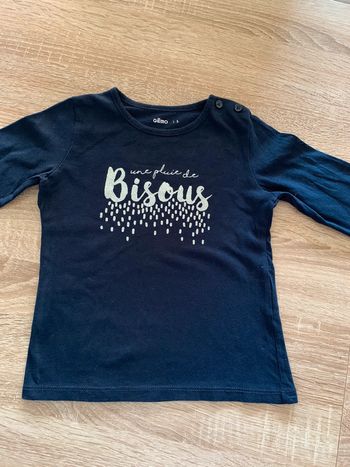 T shirt «  une pluie de bisous «  taille 3 ans
