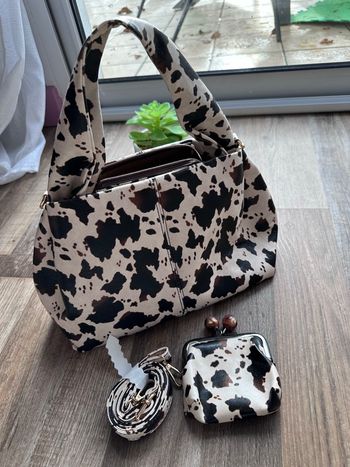 - Sac à main avec porte monnaie assortie.  - Neuf