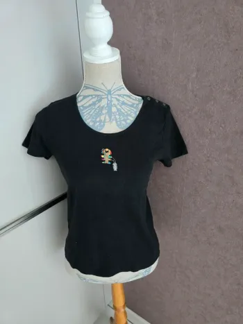 Tee-shirt diplodocus taille 4 correspond à une taille 38 excellent état