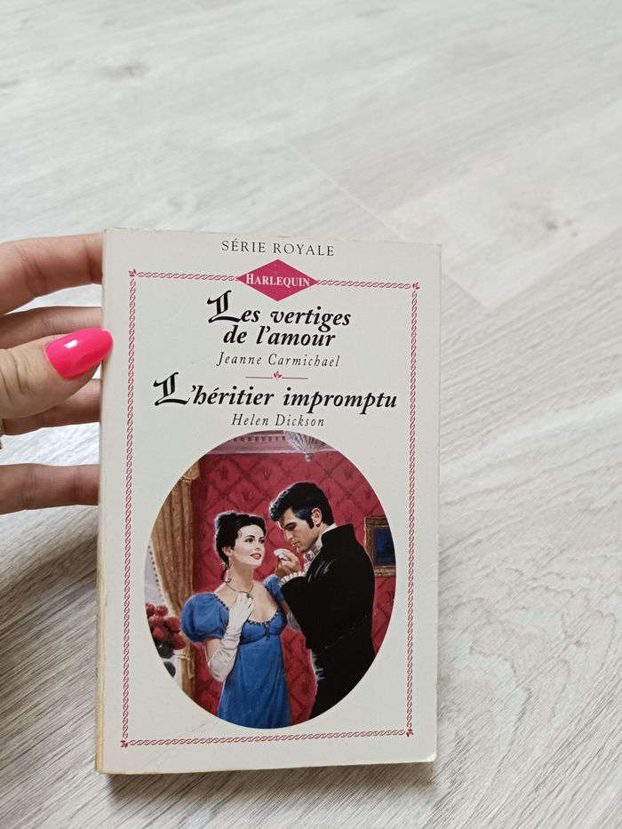 Livre Harlequin série Royale