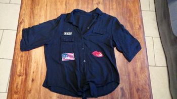 Chemisier noir à dessin coloré