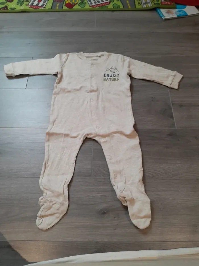 Lot 4 pyjamas / grenouillère  12 mois - photo numéro 2