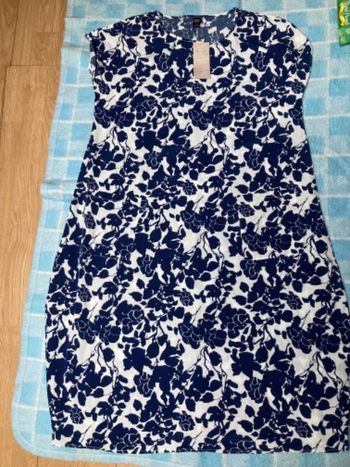 Robe neuve taille L marque Emery Rose