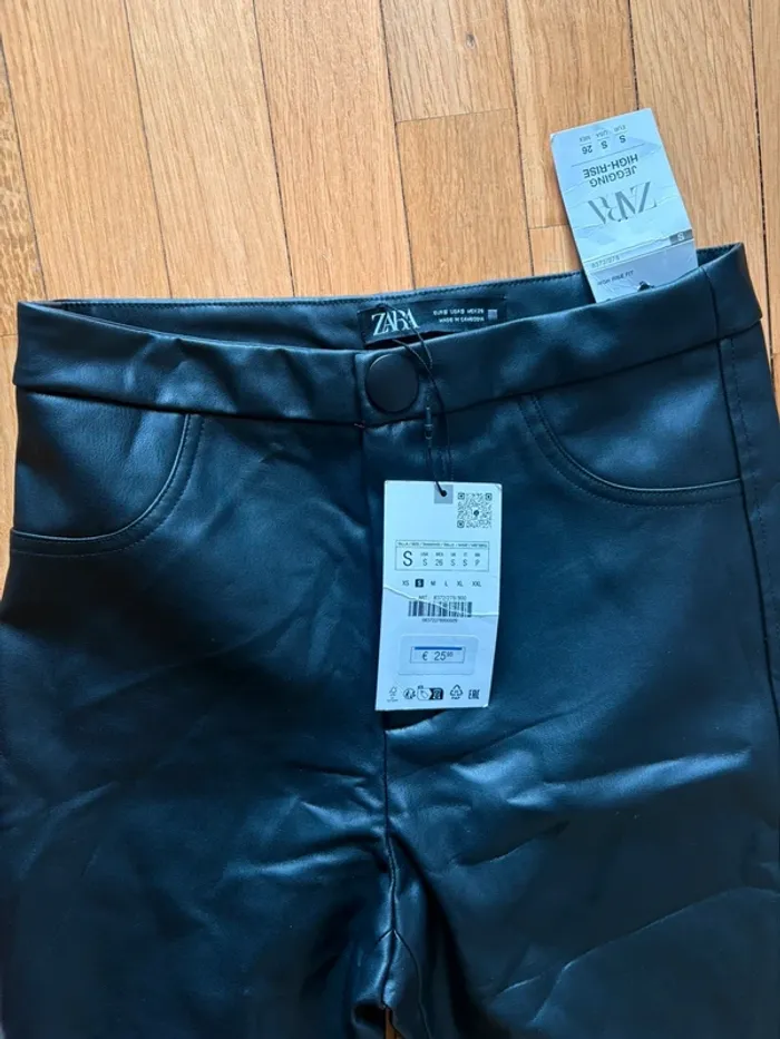 Pantalon similicuir noir Zara - photo numéro 2