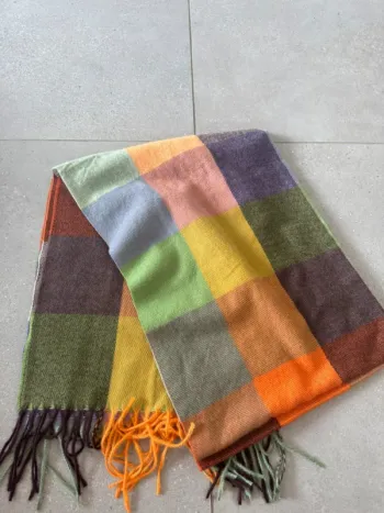 Echarpe multicolore, très bon état, 72x180cm