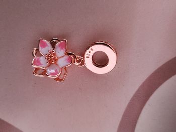 Charm fleur de cerisier rose neuf