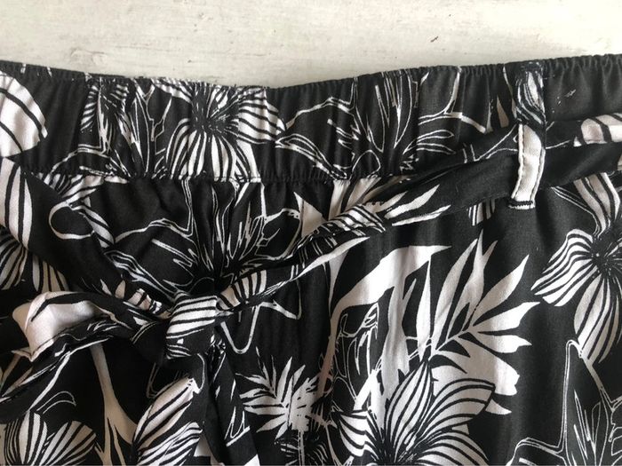 BB- pantalon imprimé noir /blanc 3/4 large « Tissaia » T 40 NEUF - photo numéro 7