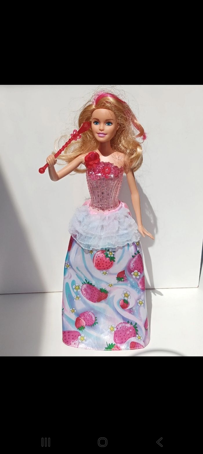 Poupée mattel Barbie Princesse Bonbons sons et lumières dyx28 Dreamtopia Sweetville Princess
Fonctionne piles non inclus