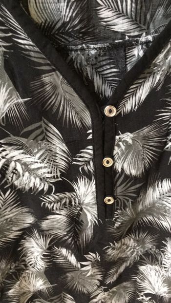 Joli petit haut feuillus exotiques taille 40 de Yessica