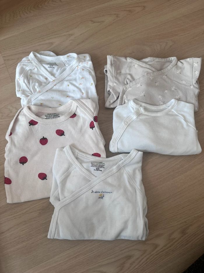 Lot bodies 6 mois