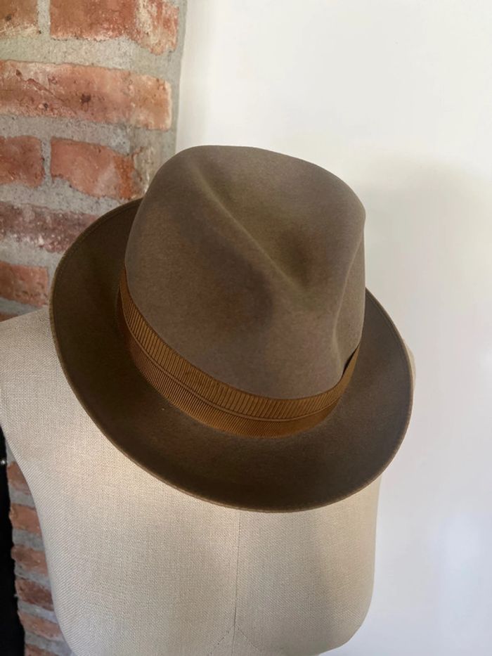 Chapeau vintage taille sur photo