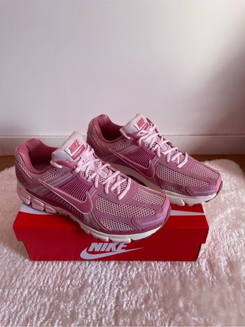 🩷 Nike Vomero 5 - Elemental Pink - 44