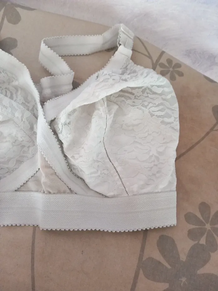 👵soutien gorge blanc gris Playtex 120D - photo numéro 3