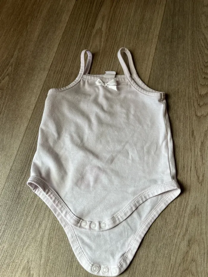 Lot body 3-6 mois - photo numéro 10