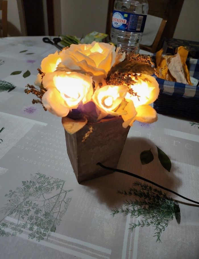Lampe en fleurs artificielles - photo numéro 6
