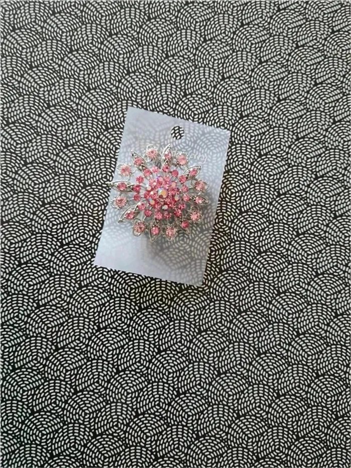 Broche rosace strassrose clair