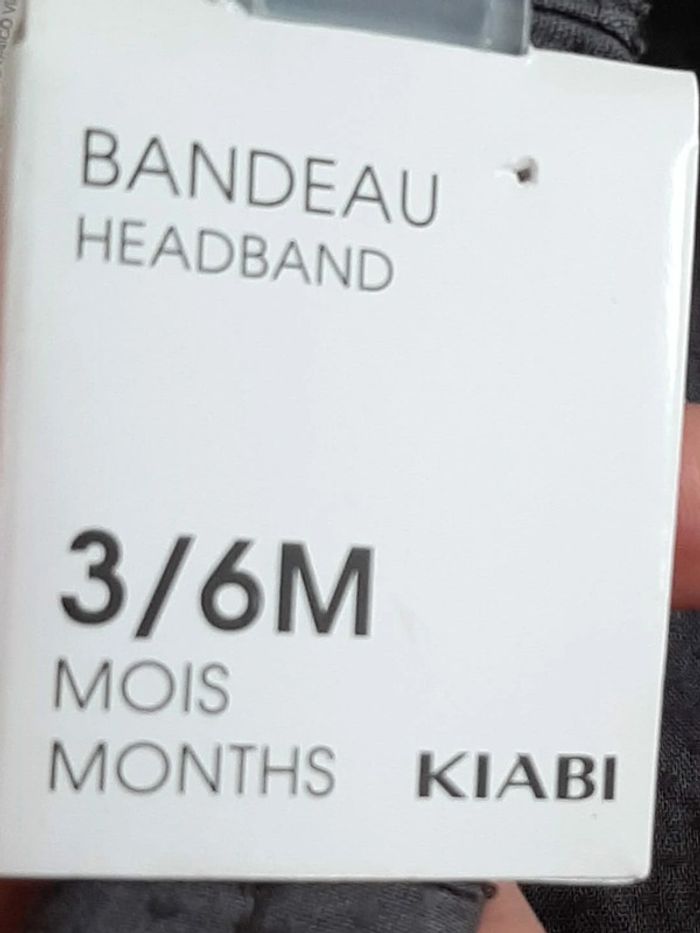 Bandeau neuf, gris foncé à petis points. Kiabi, taille 3/6mois - photo numéro 2