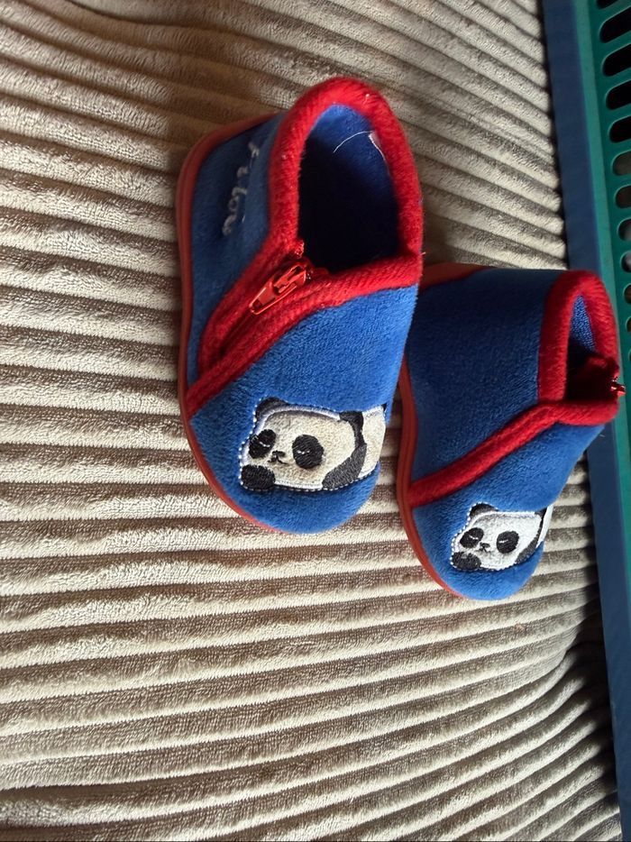 Chaussons taille 19 - photo numéro 2