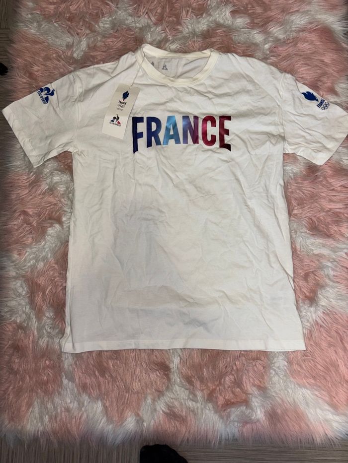 T-shirt France JO 2024 - Taille M - Neuf avec étiquette.