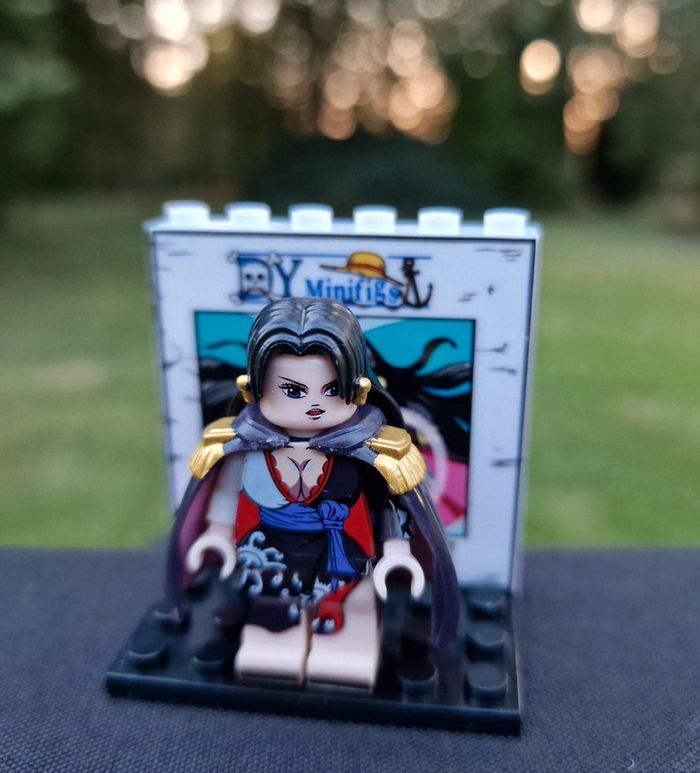Minifigure Manga One Piece n1 Boa Hancock avec son support n1.3 - photo numéro 3