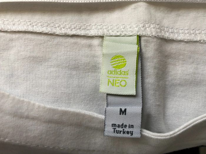 T-shirt Neo(n) is the new black - Adidas 2013 - Selena Gomez - photo numéro 2