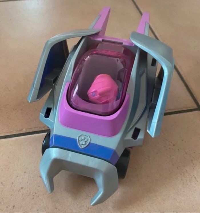 Stella et son véhicule Aqua Pups