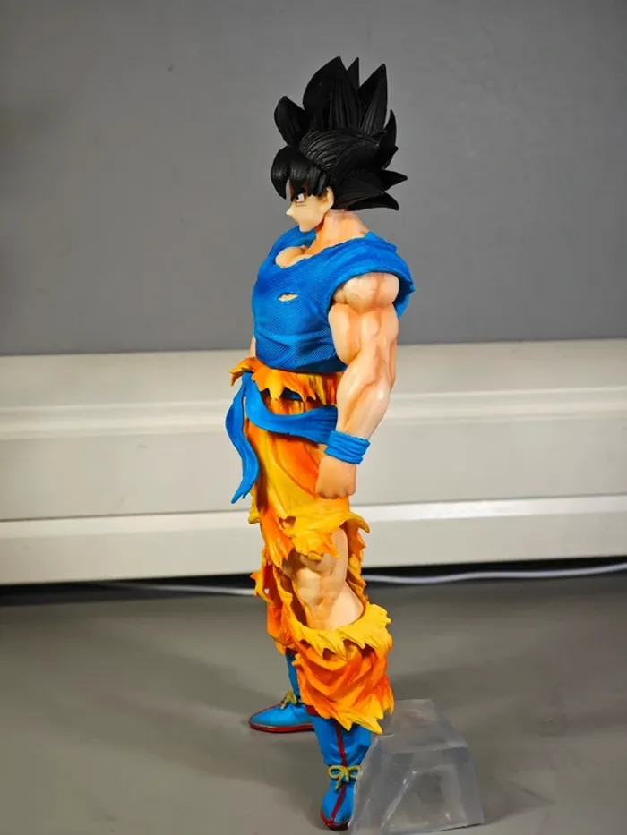 Figurine Dragon Ball Z : Goku 28cm neuve sans boîte - photo numéro 4