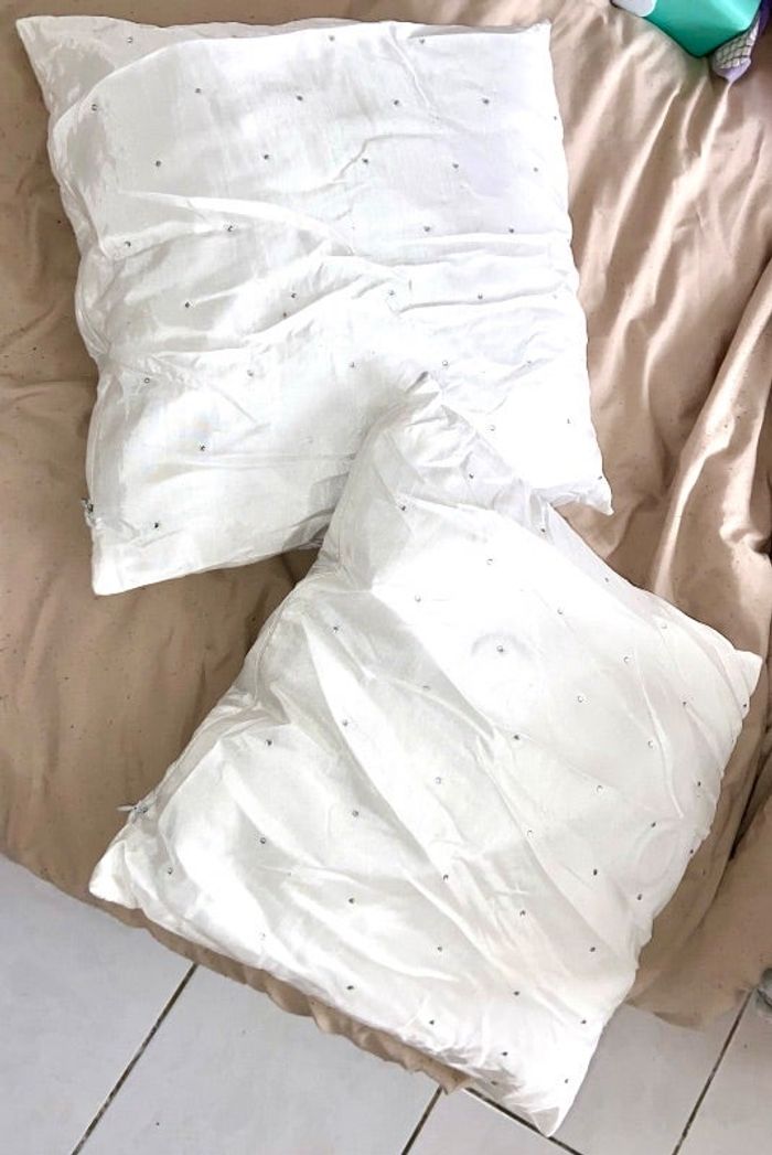 Lot de 2 coussins blanc nacré et strass