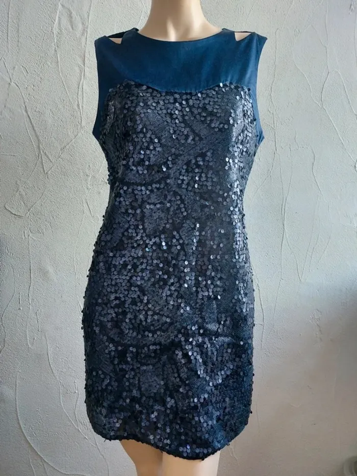 Robe de soirée à sequins bleu marine Taille 38