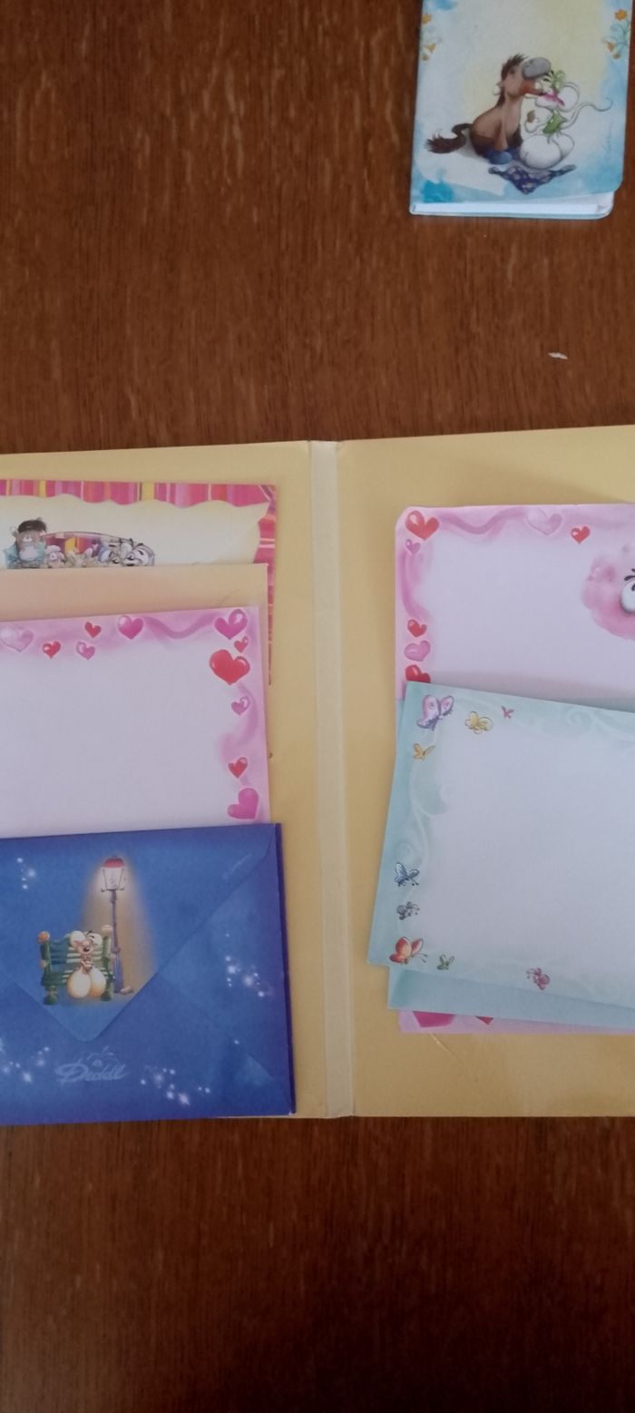 Joli lot diddl et poule papier à lettre+enveloppes et pochette vintage+ répertoire (quelques écritures dedans) poule 6 enveloppes+ 4 feuilles - photo numéro 3