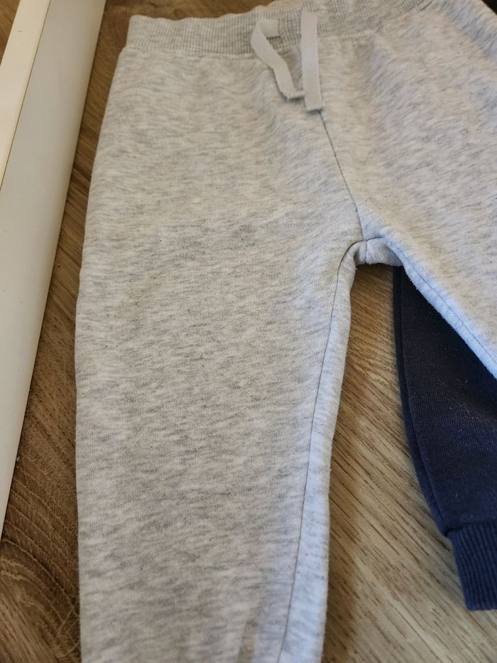 Lot jogging 12-18 mois primark - photo numéro 3