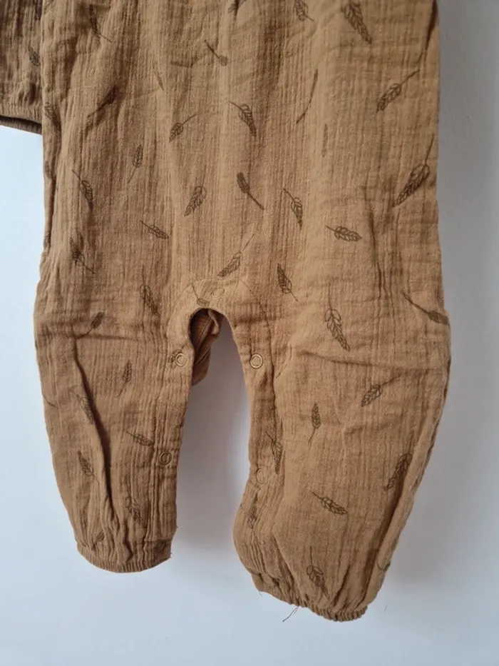 Combinaison mousseline motifs plumes 6-9mois très bon état - photo numéro 4