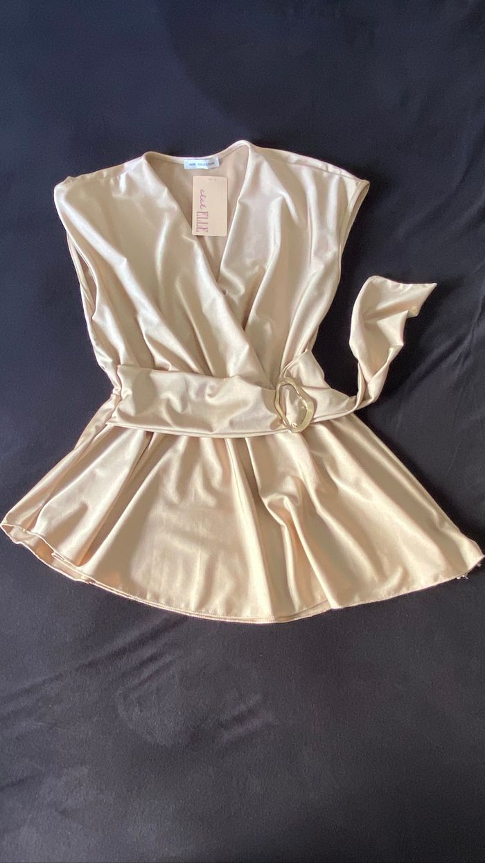 ✨ Haut / Blouse Ceinturée – Neuf avec étiquette ✨ - photo numéro 7